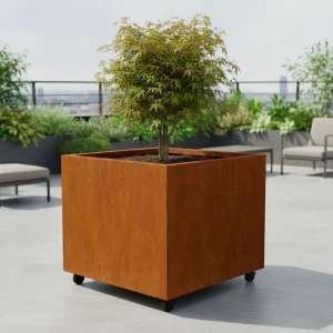 Vierkante cortenstalen plantenbak met wielen 100x100x80 cm